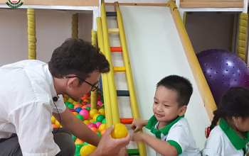 Hoạt động ngoại khóa của lớp Apple tại Việt Mỹ Montessori tháng 7 năm 2017